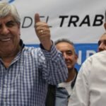 Camioneros busca reajuste salarial mientras la Asociación Bancaria sella acuerdo paritario