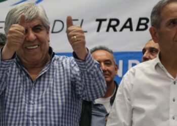 Camioneros busca reajuste salarial mientras la Asociación Bancaria sella acuerdo paritario