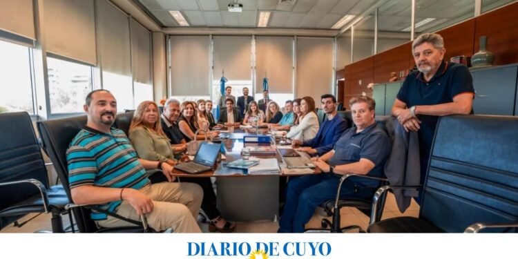 Paritaria 2025: Gobierno y gremios docentes avanzan y pasan a cuarto intermedio