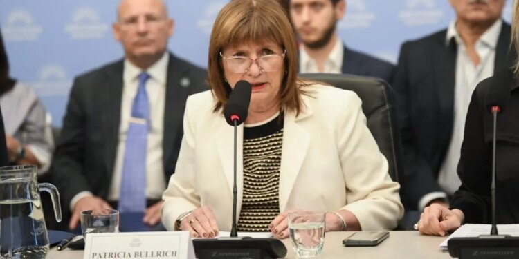 Bullrich acelera el juego en el Senado: busca dos votos clave para la reforma laboral