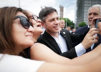 Kicillof urge a Caputo a aprobar deuda de US$3685 millones en medio de tensiones políticas