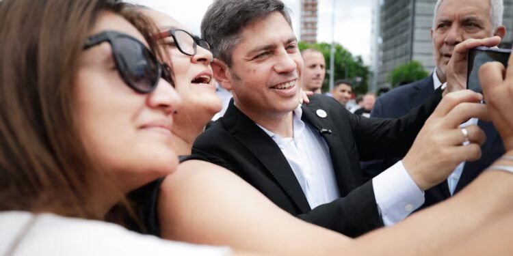 Kicillof urge a Caputo a aprobar deuda de US$3685 millones en medio de tensiones políticas