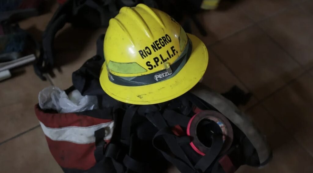 Incendio en Bariloche: bomberos combaten las llamas cerca del Sanatorio San Carlos