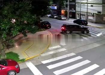 Manejaba borracho y chocó cuatro autos y la fachada de una casa en San Justo