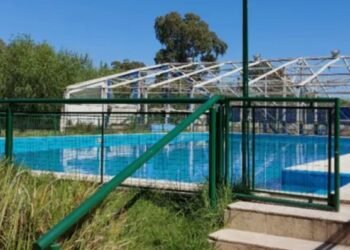 Una nena de 4 años murió en la pileta del Club Universitario de La Ribera en un accidente