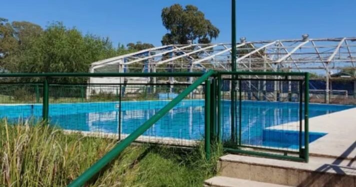 Una nena de 4 años murió en la pileta del Club Universitario de La Ribera en un accidente