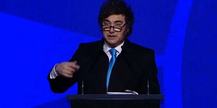 Milei cierra cena de Fundación Faro y lanza dura crítica a la "corrupción" del Estado