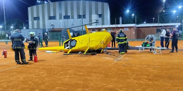 Un helicóptero se derrumbó en el Parque Belgrano: tres heridos, el piloto en estado crítico