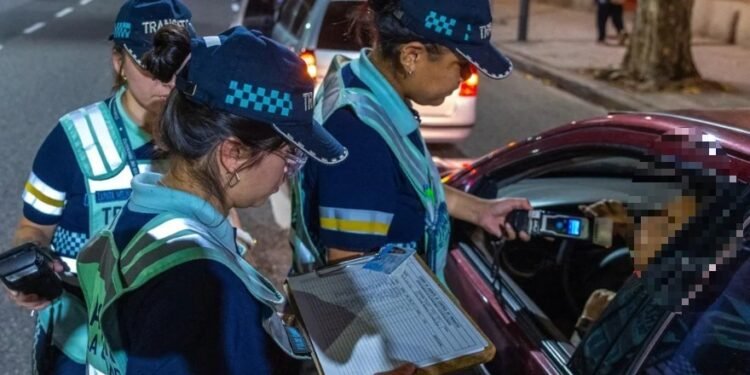 Excusas insólitas en controles de alcoholemia: 'Soy de acá a la vuelta' se hace viral