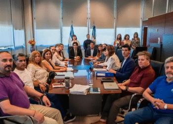 San Juan: Retoman paritarias docentes en medio de tensión y bono estatal confirmado