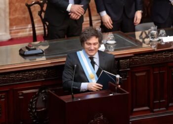 Milei llega al Congreso para festejar la primera minoría de su bloque y jurar nuevos diputados
