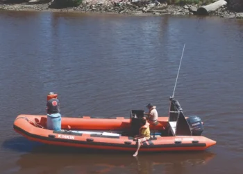 Desesperante búsqueda en Necochea por joven de 18 años desaparecido en el río Quequén