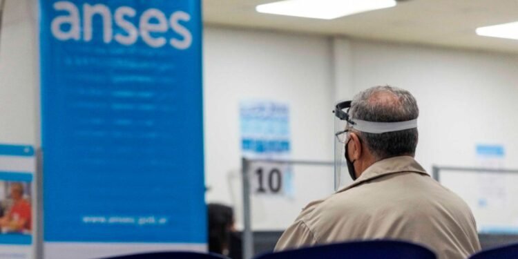 ANSES confirma aumento del 2,47% en jubilaciones: ¿cuánto se cobrará con el bono en enero?