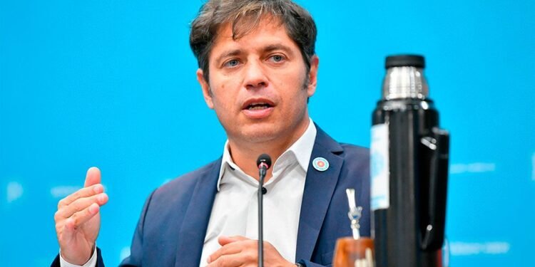 Kicillof asegura fondos adicionales para los 135 municipios bonaerenses ante la crisis