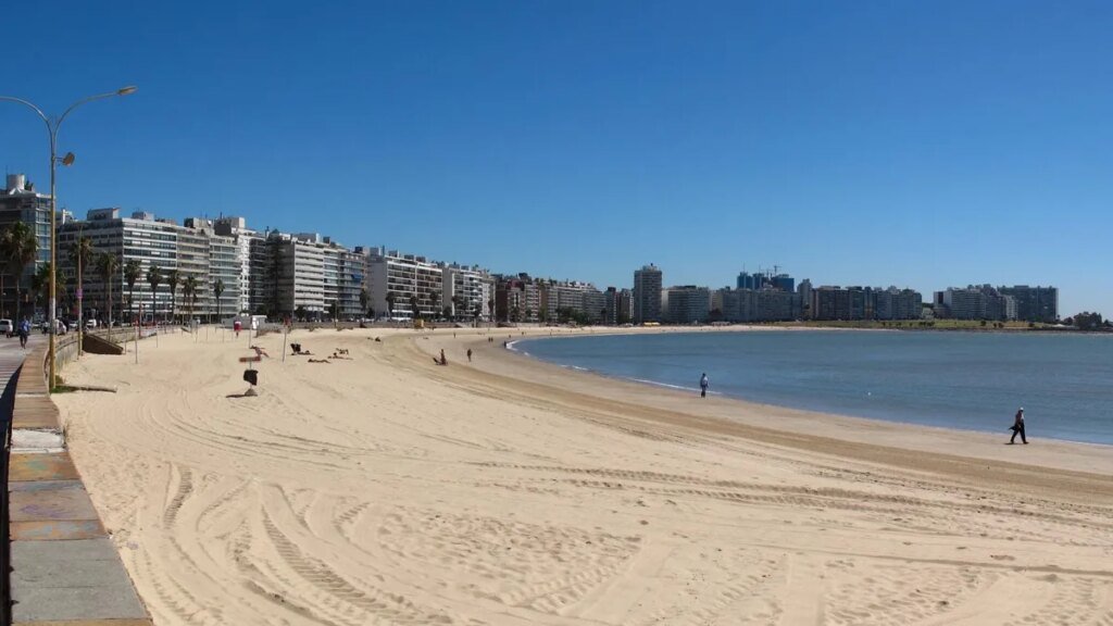 Descubrí Los Pocitos: la playa oculta de arena blanca y aguas turquesas en la Provincia de Buenos Aires