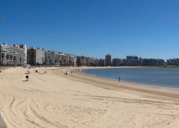 Descubrí Los Pocitos: la playa oculta de arena blanca y aguas turquesas en la Provincia de Buenos Aires