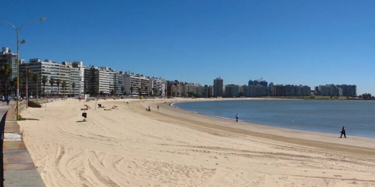 Descubrí Los Pocitos: la playa oculta de arena blanca y aguas turquesas en la Provincia de Buenos Aires