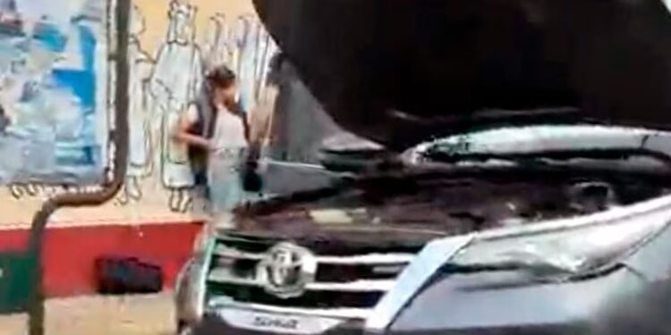 Detuvieron a la tesorera de Sur Finanzas cuando intentaba escapar con cajas y celulares