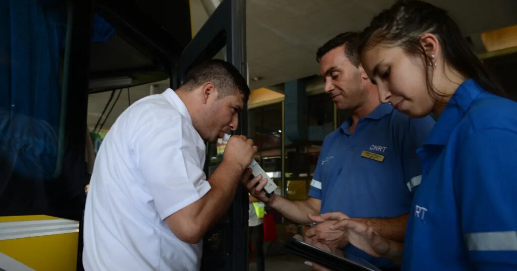 Controles obligatorios de alcoholemia para choferes de micros ya tienen su proyecto en la provincia