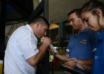 Controles obligatorios de alcoholemia para choferes de micros ya tienen su proyecto en la provincia