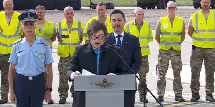 Milei presentó los F-16 en Córdoba y los aviones hicieron un vuelo rasante por Buenos Aires