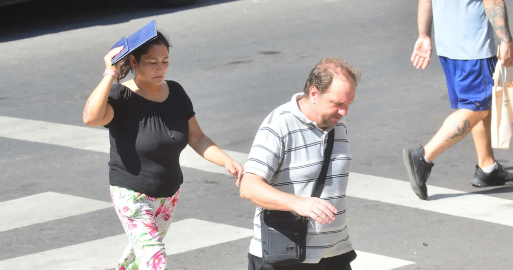 Médicos alertan sobre la ola de calor y dan consejos para evitar el golpe de calor