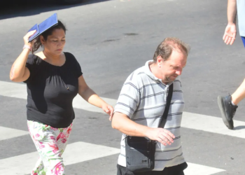 Médicos alertan sobre la ola de calor y dan consejos para evitar el golpe de calor