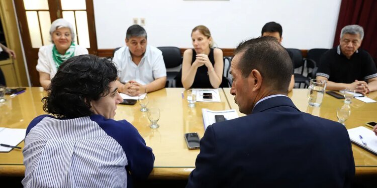 Neuquén: ¿Qué esperar de la nueva propuesta del Gobierno a ATE y UPCN para el próximo semestre?