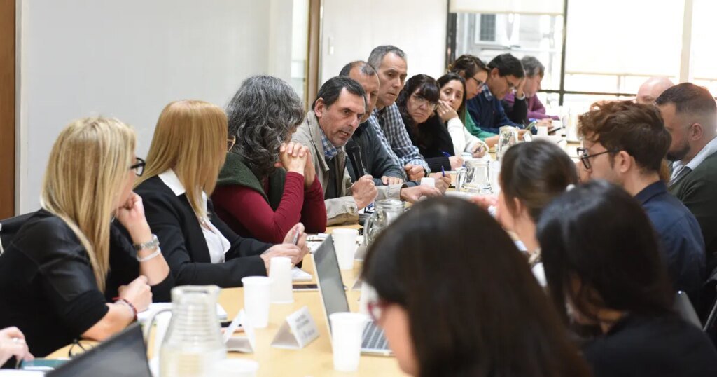 Docentes de la Provincia de Buenos Aires piden urgente reactivación de paritarias antes de 2026