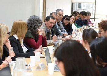 Docentes de la Provincia de Buenos Aires piden urgente reactivación de paritarias antes de 2026