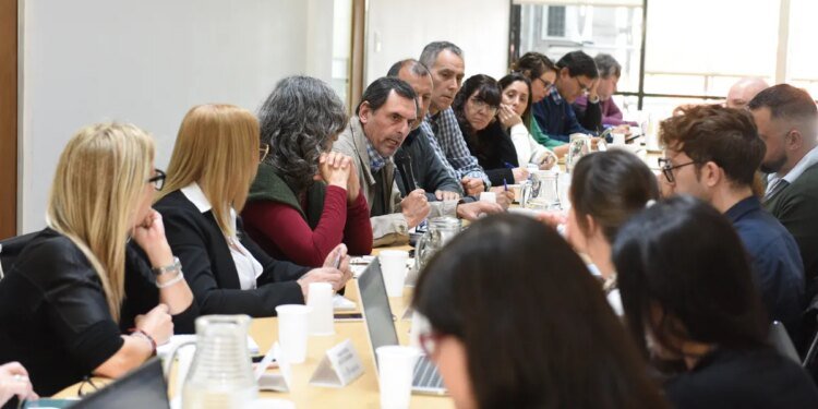 Docentes de la Provincia de Buenos Aires piden urgente reactivación de paritarias antes de 2026