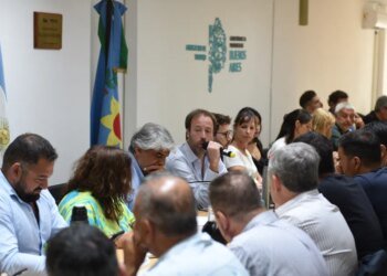 Gremios estatales presionan por paritarias tras aprobación de endeudamiento en la Provincia de Buenos Aires