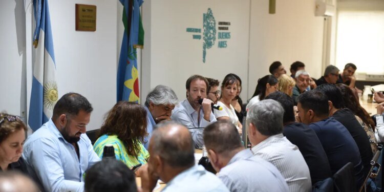 Gremios estatales presionan por paritarias tras aprobación de endeudamiento en la Provincia de Buenos Aires