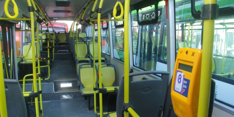 Micros paralizados: miles de pasajeros afectados por un sorpresivo paro en el AMBA