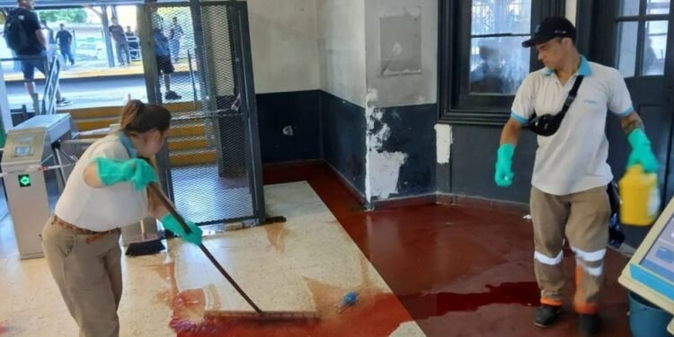 Batalla campal en la estación Quilmes: cuatro jóvenes aprehendidos y un herido