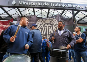 Sutna convoca a paro nacional en la industria del neumático por paritarias estancadas