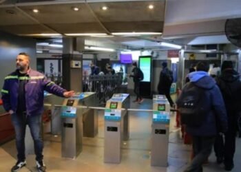 Subte B: trabajadores liberan accesos en Lacroze por acoso a empleada este 4 de diciembre