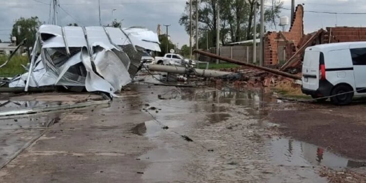 Destrucción y cortes de luz en Carlos Casares tras un potente temporal en la Provincia de Buenos Aires
