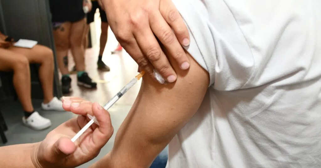 El brote de gripe en Europa ya llegó a América Latina y el Ministerio de Salud recomienda vacunarse