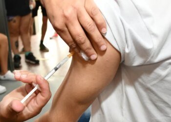 El brote de gripe en Europa ya llegó a América Latina y el Ministerio de Salud recomienda vacunarse