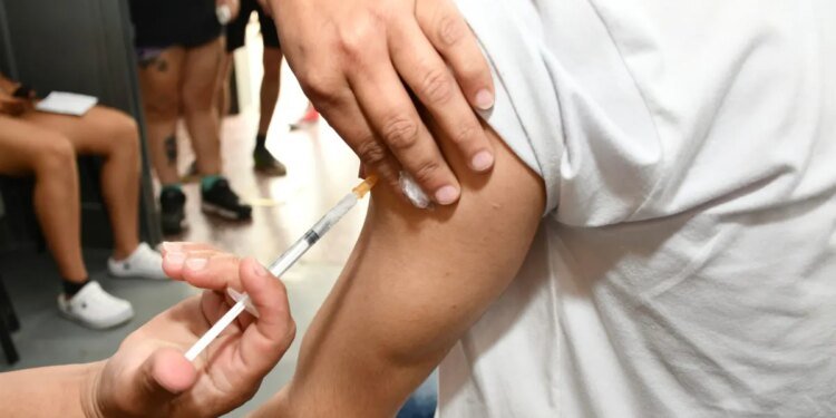 El brote de gripe en Europa ya llegó a América Latina y el Ministerio de Salud recomienda vacunarse