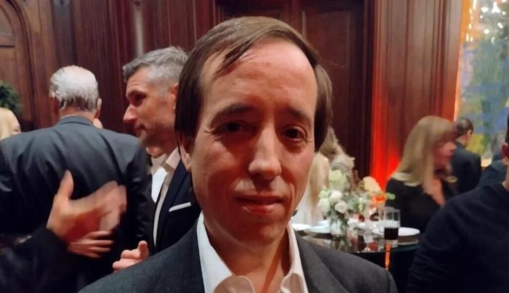 Denuncian a Marcelo Porcel por abuso y piden su detención urgente en la comunidad escolar