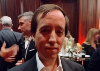 Denuncian a Marcelo Porcel por abuso y piden su detención urgente en la comunidad escolar