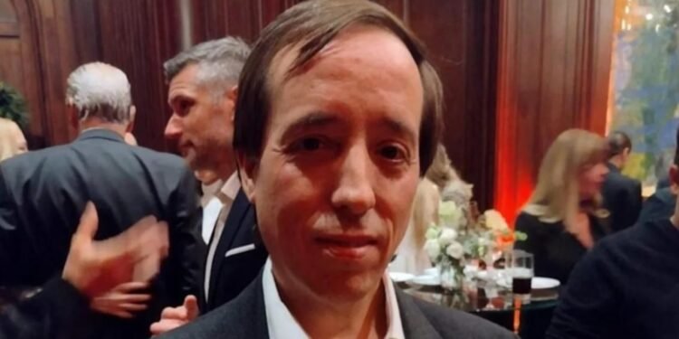 Denuncian a Marcelo Porcel por abuso y piden su detención urgente en la comunidad escolar