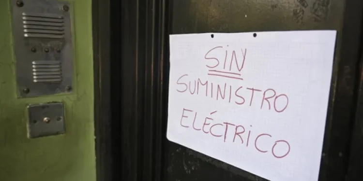 Apagón en el AMBA: varios barrios sin luz y sin servicios de trenes y subte