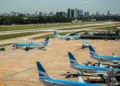 Caos en Aeroparque: más de 90 vuelos demorados y cuatro cancelados en inicio de vacaciones