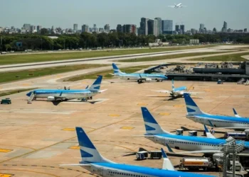 Caos en Aeroparque: más de 90 vuelos demorados y cuatro cancelados en inicio de vacaciones