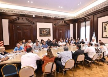 Paritarias en Provincia: Docentes y estatales esperarán respuestas en una semana clave