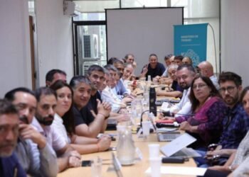 Gremios bonaerenses exigen reapertura urgente de paritarias ante crisis salarial