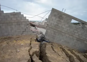 Comodoro Rivadavia declaró la emergencia geológica: 300 evacuados por el cerro Hermitte